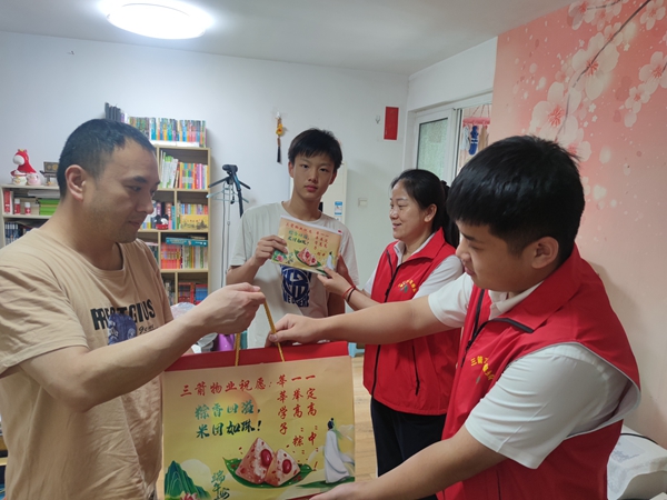 暖心助考，一舉高“粽” ——三箭物業公司黨支部深入開展“亮身份、樹形象、作貢獻、助發展”活動